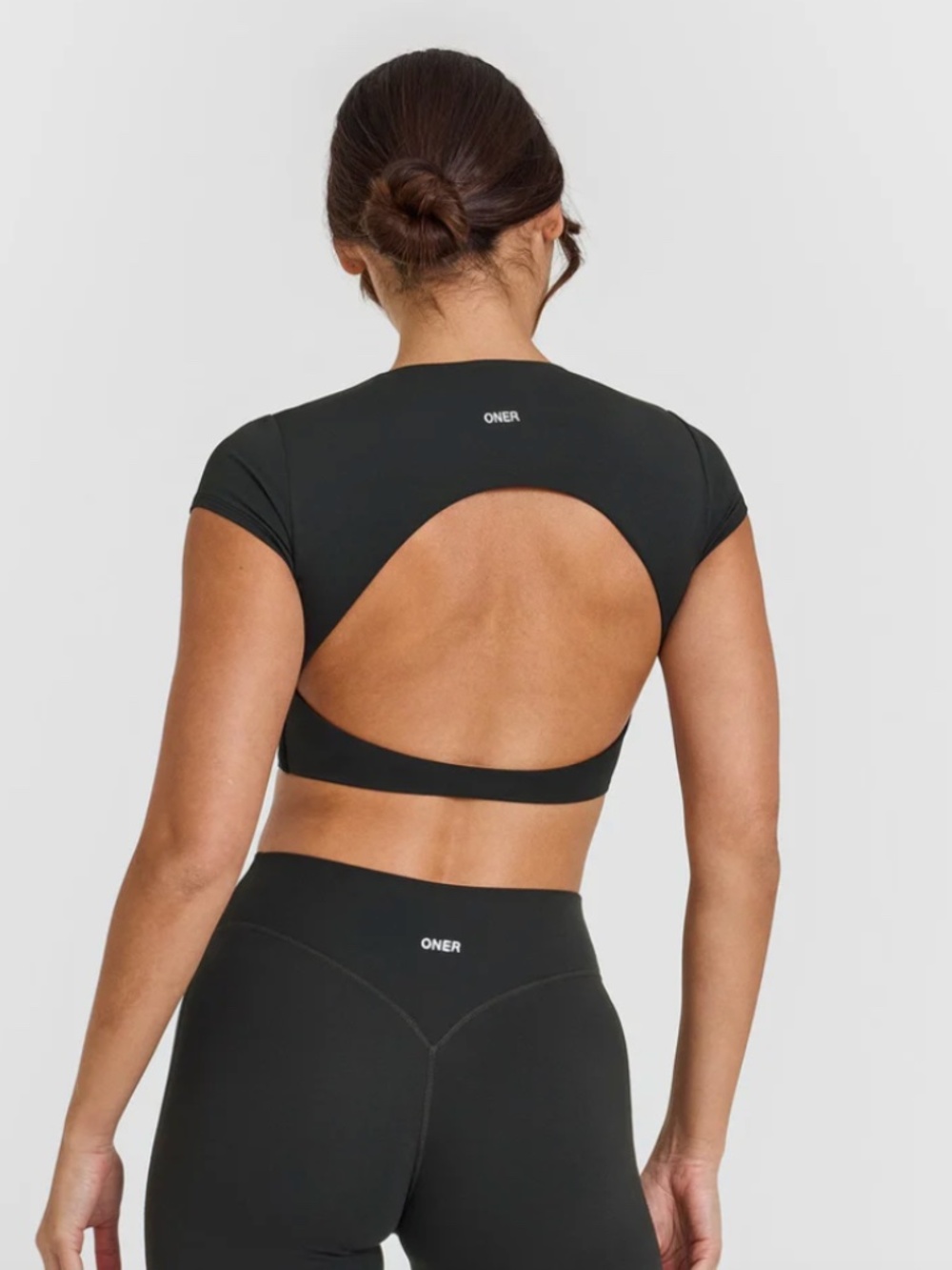 SOFTMOTION SHORT SLEEVE CROP TOP WITH WHITE LOGO